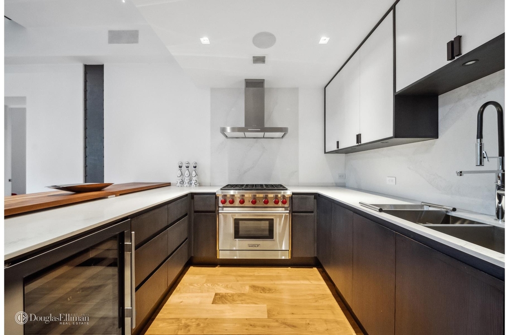 240 Centre St - Photo 15