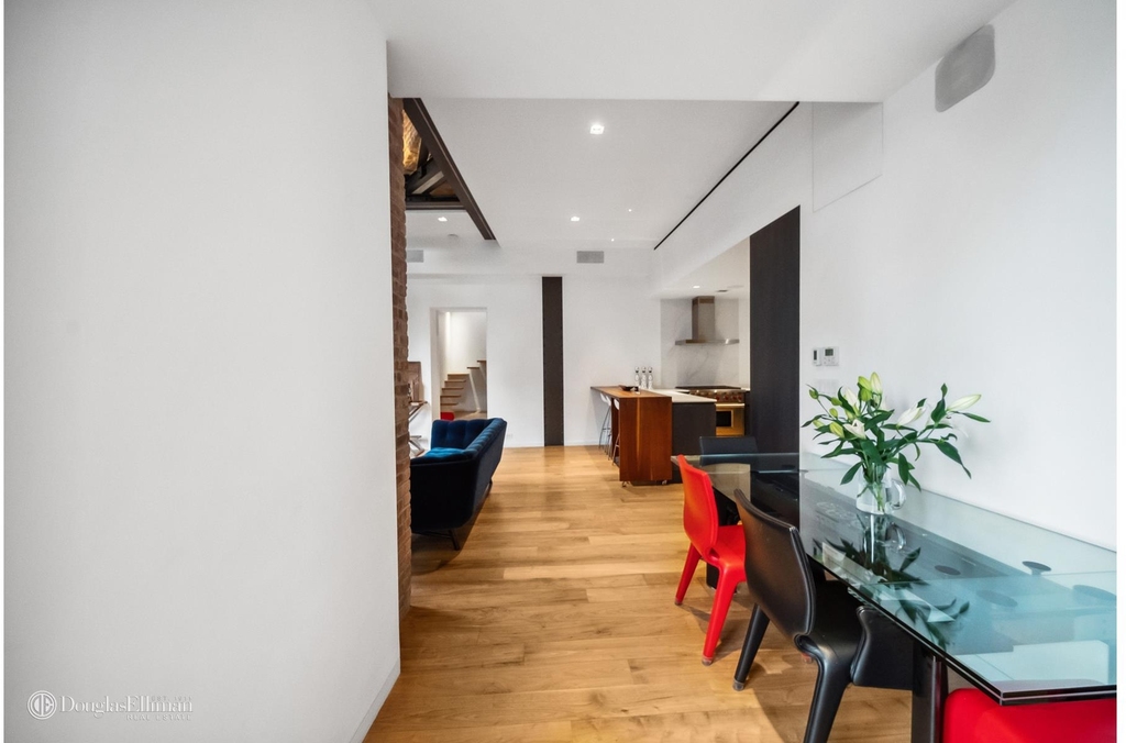 240 Centre St - Photo 9
