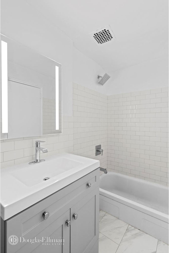 513 E 5th St - Photo 3