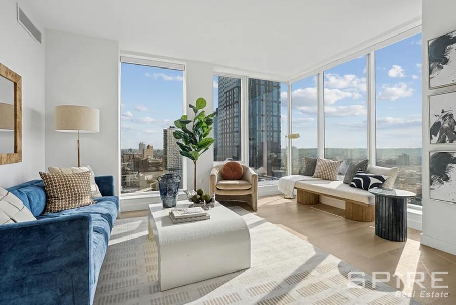 Hanover Place - Photo 0