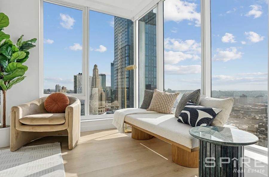 Hanover Place - Photo 1