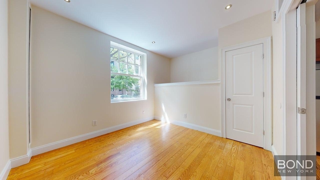 West 11th Street - Photo 3