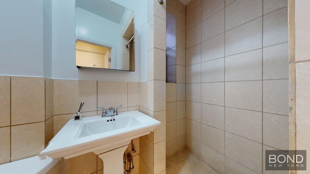 West 11th Street - Photo 5