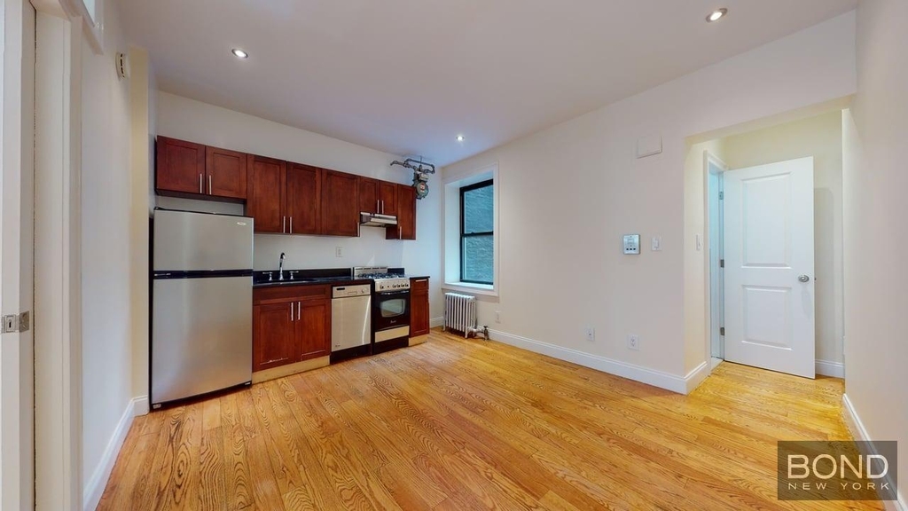 West 11th Street - Photo 2