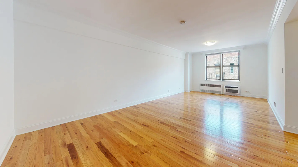 West 13th Street - Photo 4