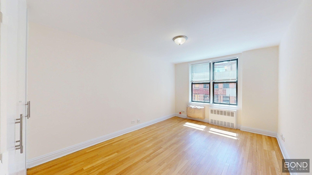 West 13th Street - Photo 6