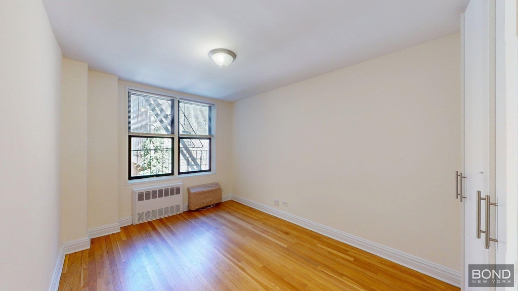 West 13th Street - Photo 7