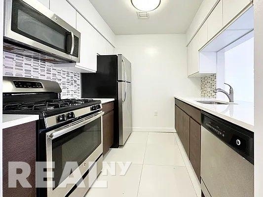 E 2nd Street - Photo 2