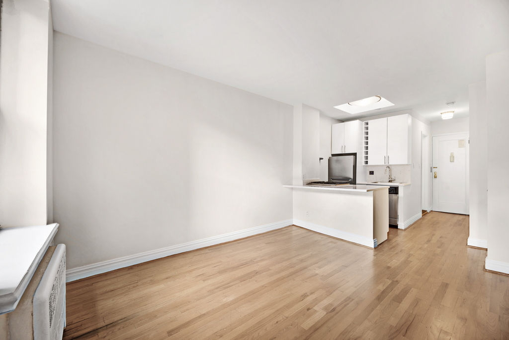 East 27th Street - Photo 0