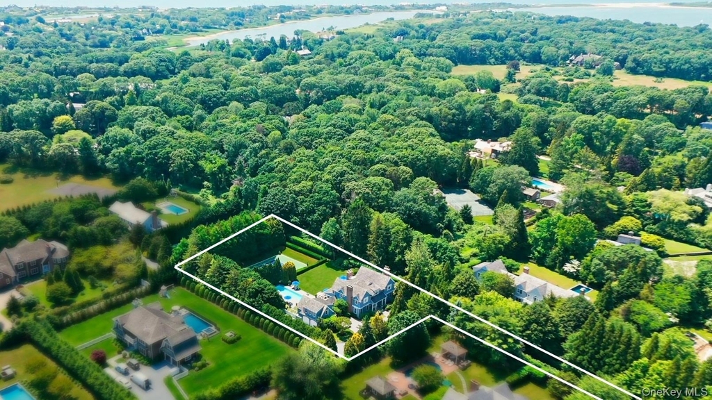 327 Georgica Road - Photo 3