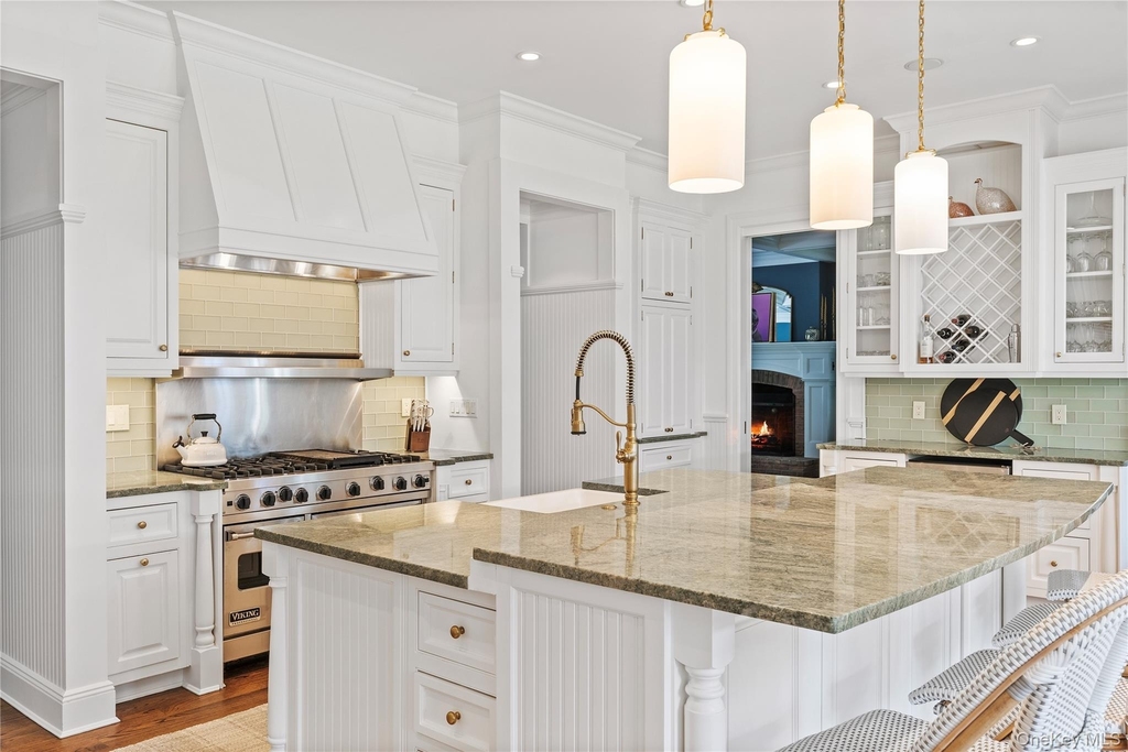 327 Georgica Road - Photo 8