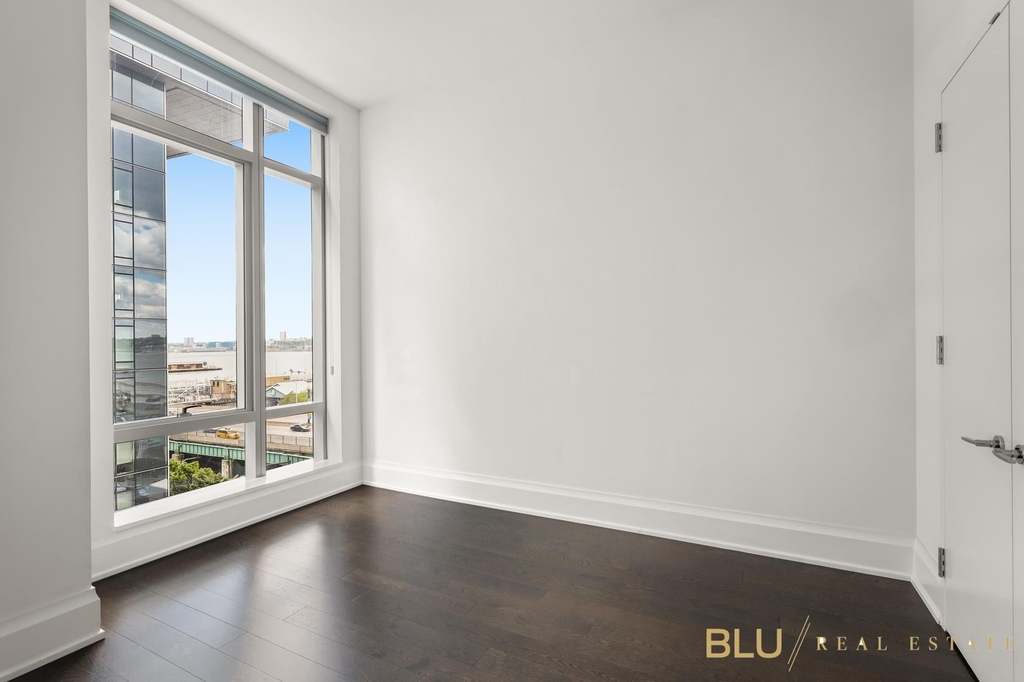 50 Riverside Boulevard - Photo 9