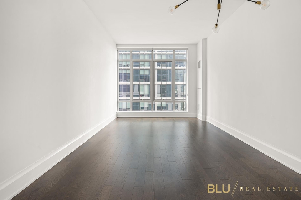 50 Riverside Boulevard - Photo 1
