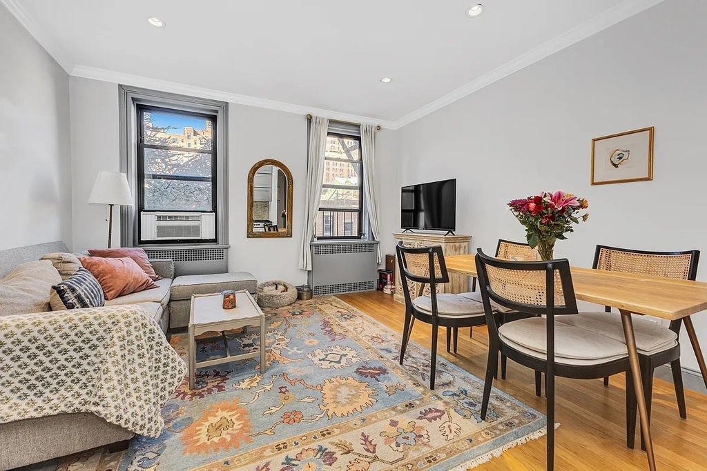 421 W 21st Street - Photo 0