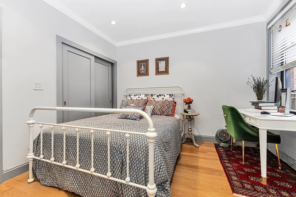 421 W 21st Street - Photo 3