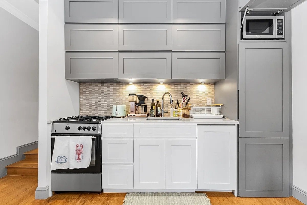 421 W 21st Street - Photo 4