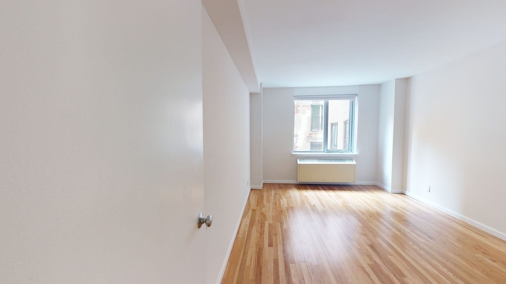 120 W. 21st - Photo 3