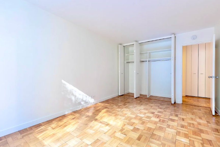 4th Avenue - Photo 4