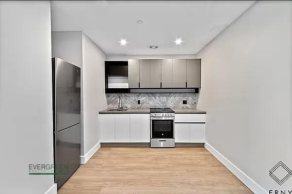 290 Linden Boulevard - Photo 4