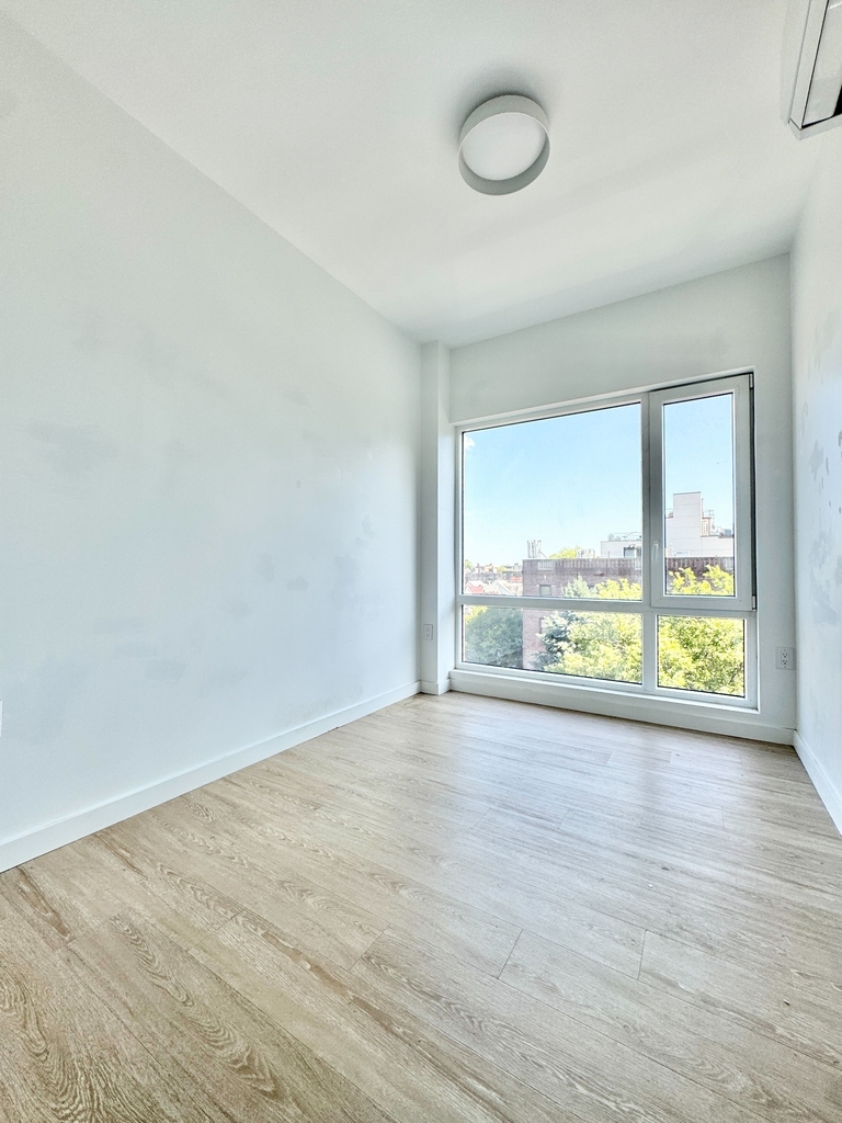 333 Linden Boulevard - Photo 4