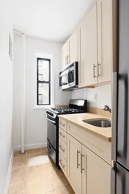 107 University Place - Photo 3
