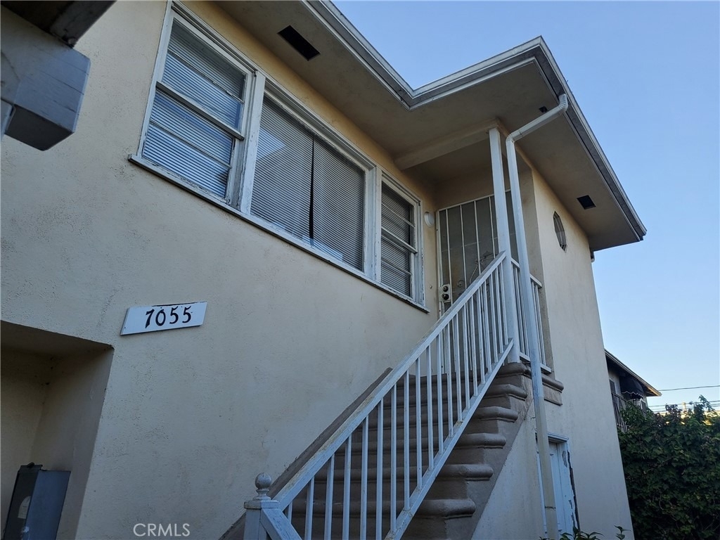 7055 S La Cienega Boulevard - Photo 0