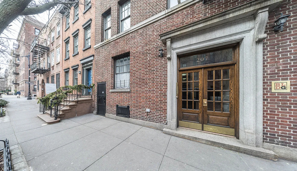 W 11th St - Photo 5
