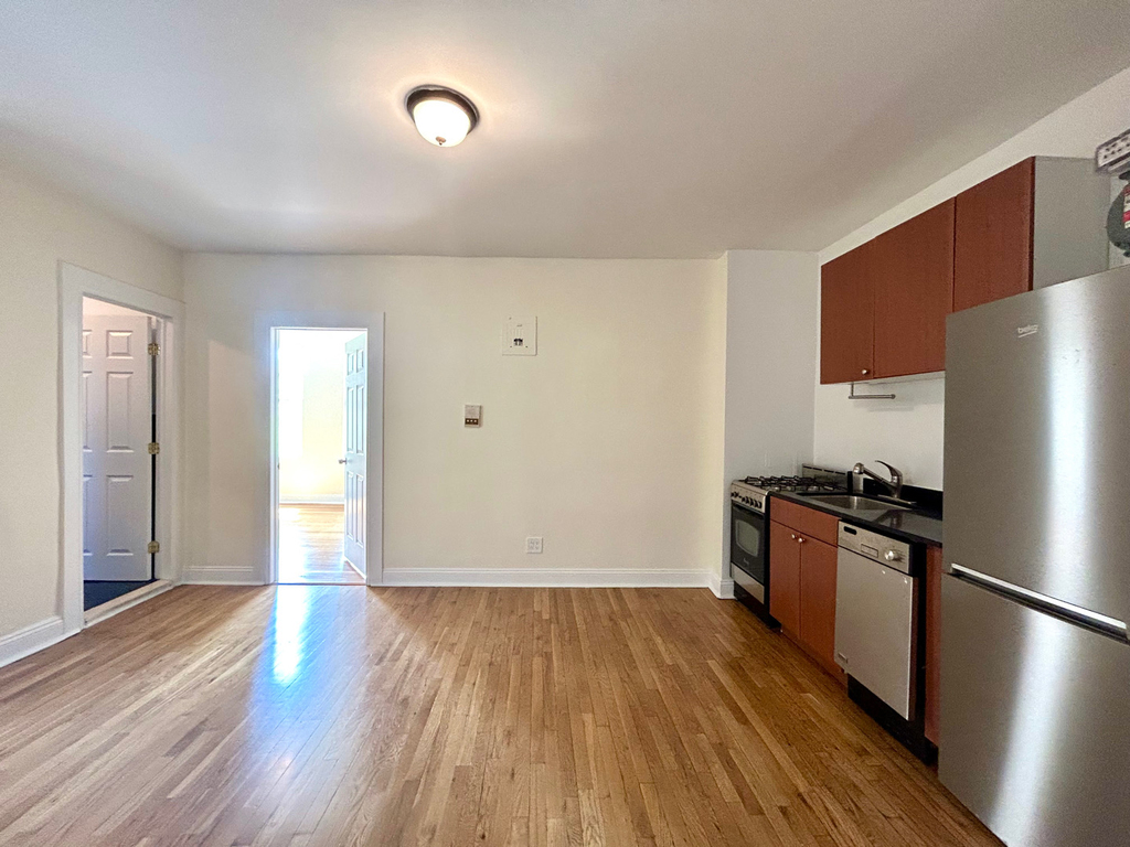 West 11th Street - Photo 2