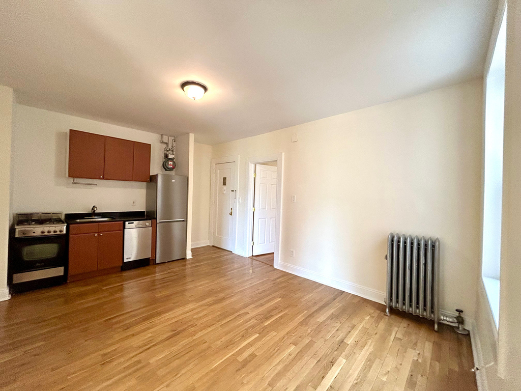 West 11th Street - Photo 6