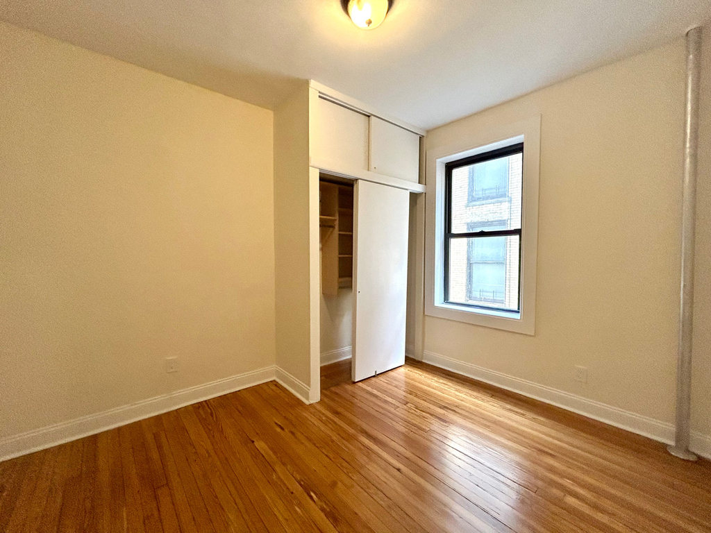 West 11th Street - Photo 4