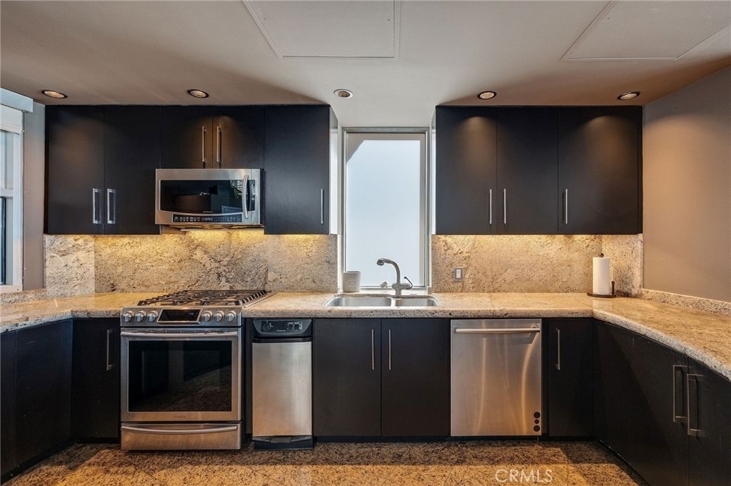 2024 The Strand - Photo 16