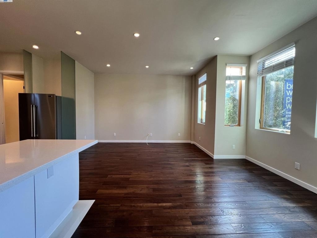 317 Cortland Ave - Photo 2