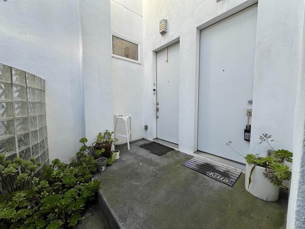317 Cortland Ave - Photo 1