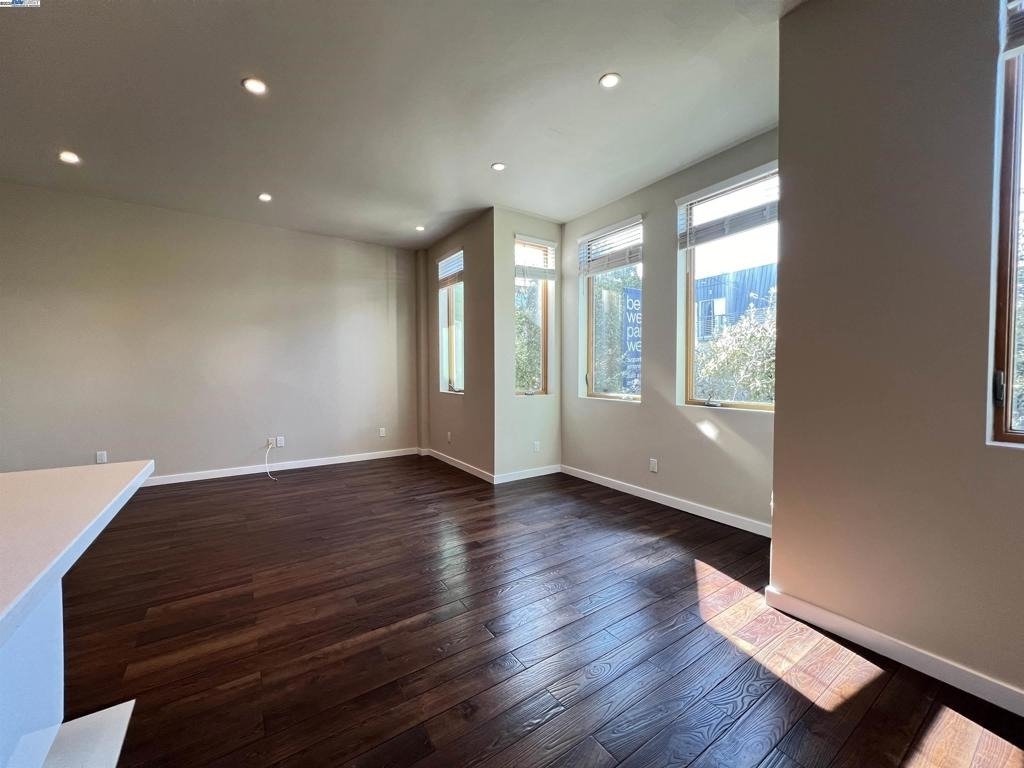 317 Cortland Ave - Photo 3