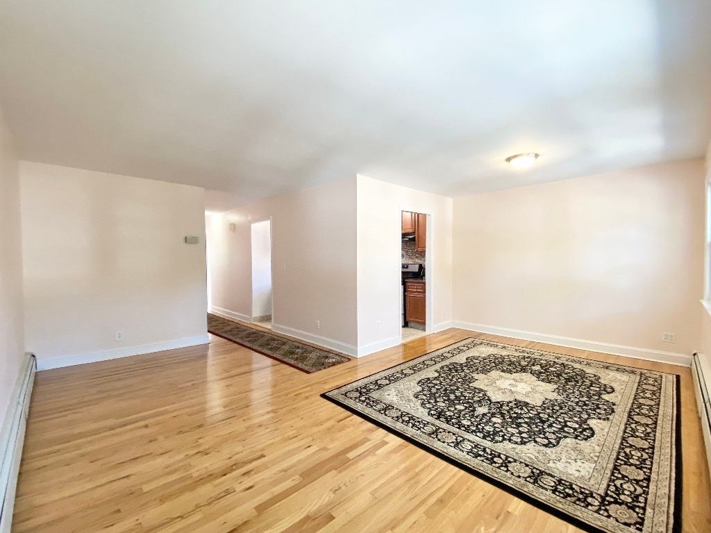 70-69 Walnut Street - Photo 4
