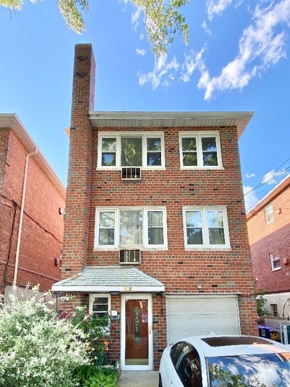 70-69 Walnut Street - Photo 2