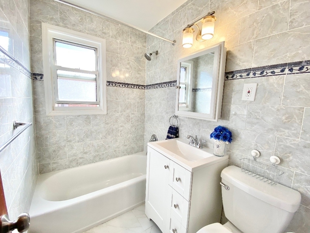 70-69 Walnut Street - Photo 15