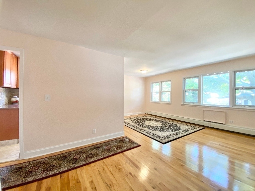 70-69 Walnut Street - Photo 3