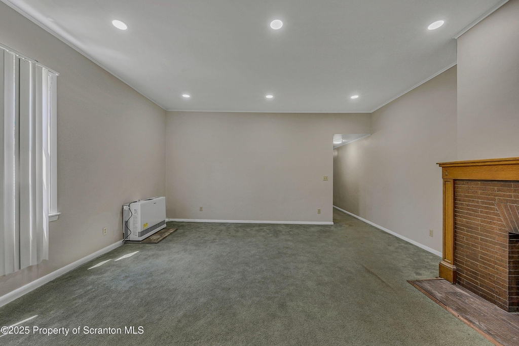 637 Monroe Avenue - Photo 6