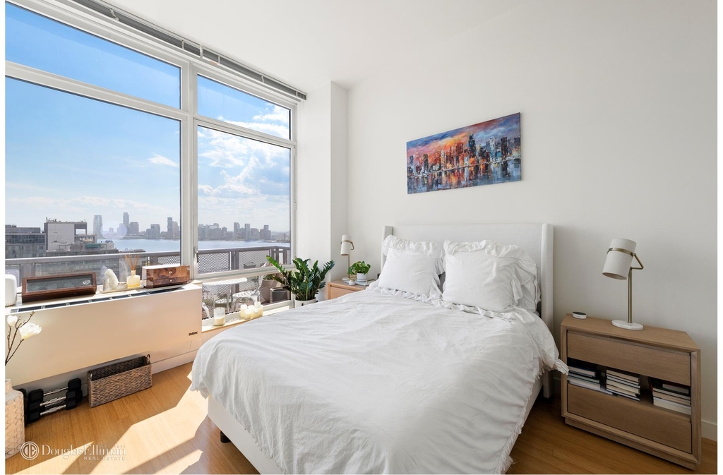 450 W 17th St - Photo 3