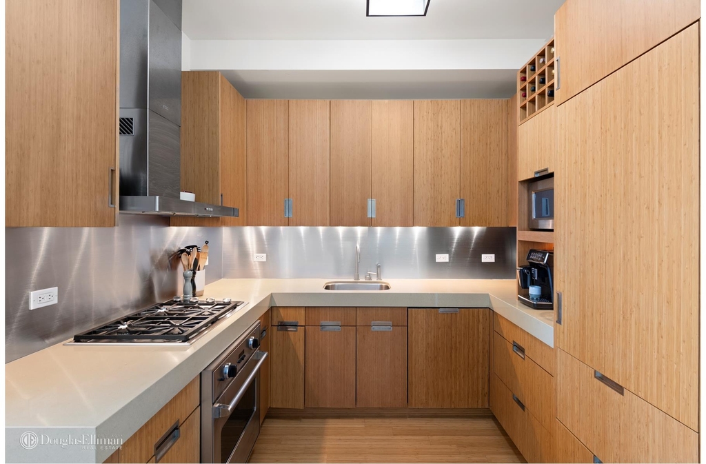 450 W 17th St - Photo 2