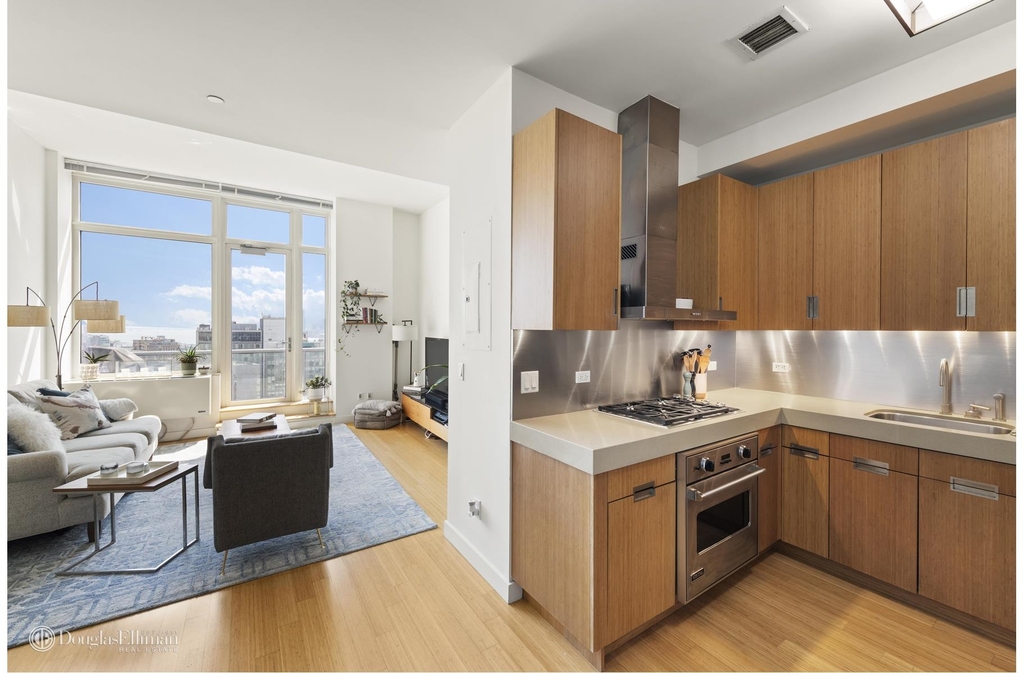 450 W 17th St - Photo 1