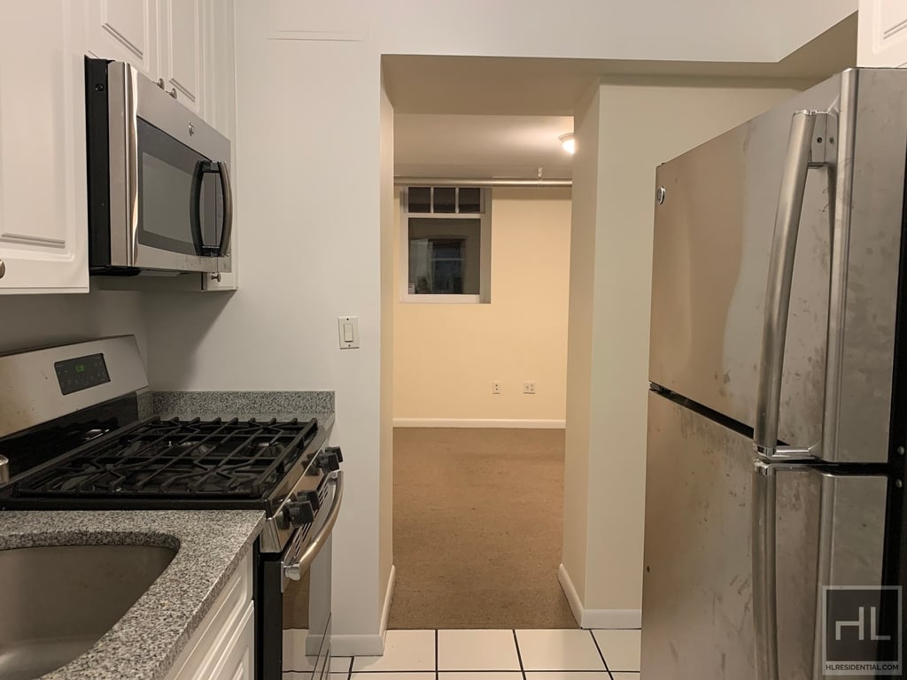 West 11th Street - Photo 2