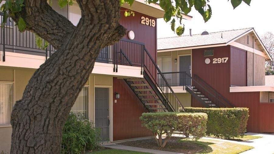 2901 N Bristol St - Photo 5