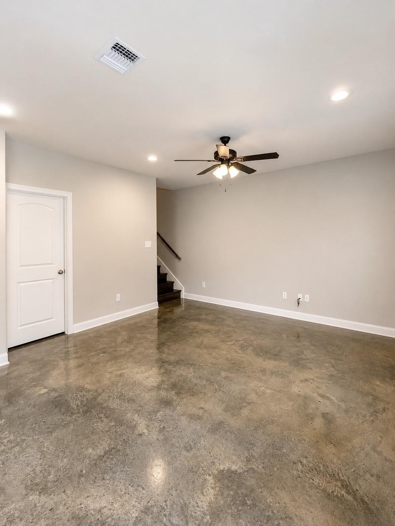 615 Hayman Street - Photo 9