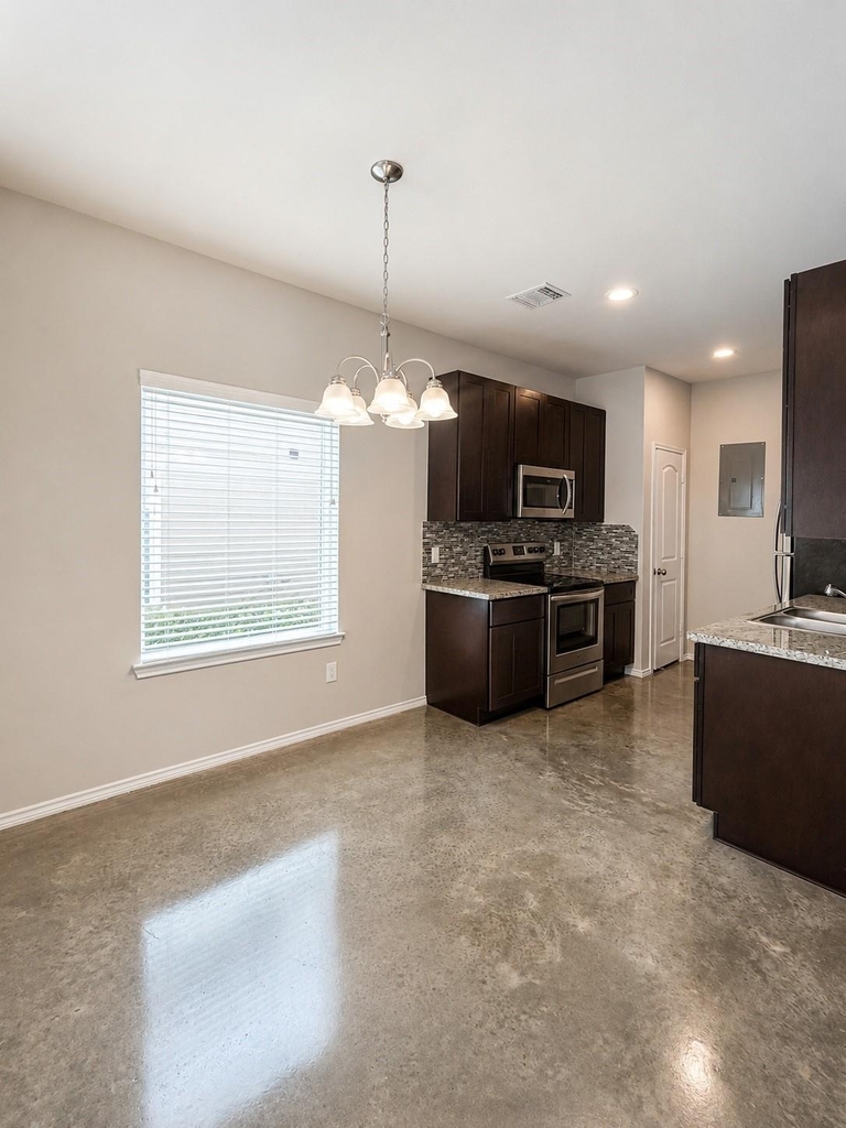 615 Hayman Street - Photo 10