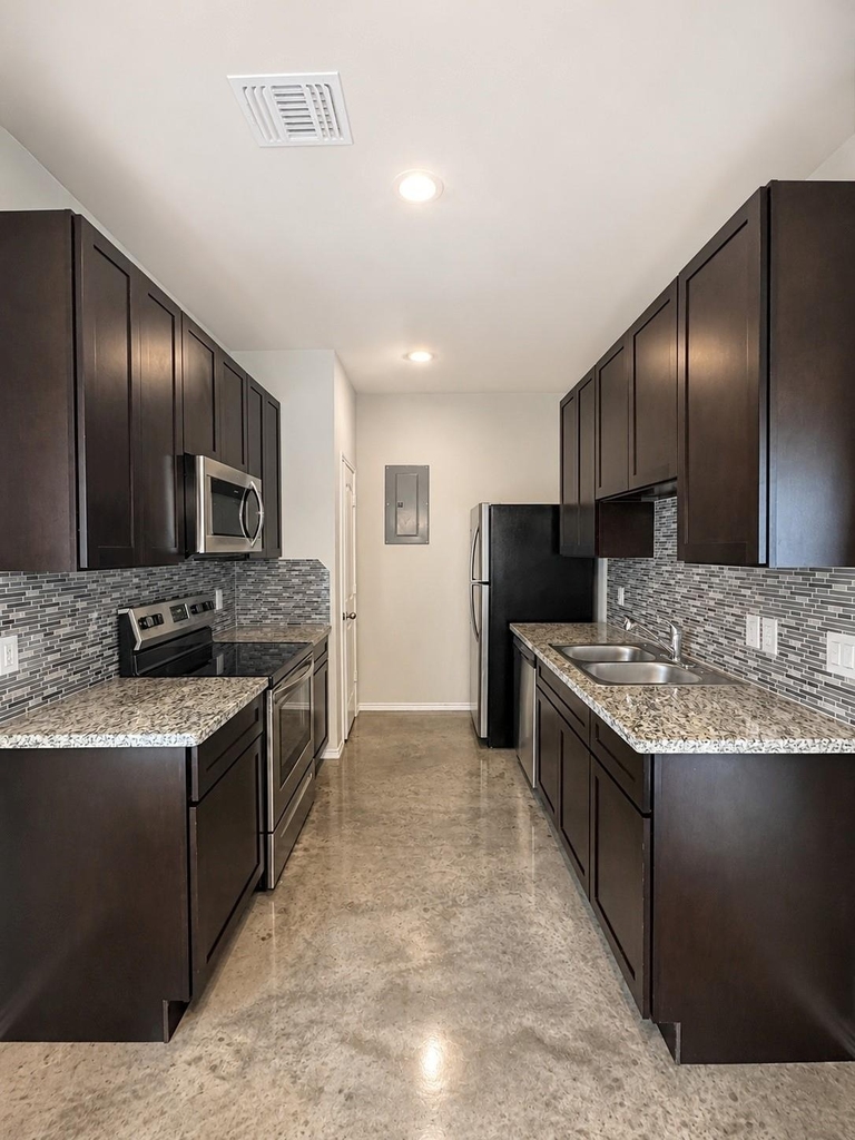 615 Hayman Street - Photo 12