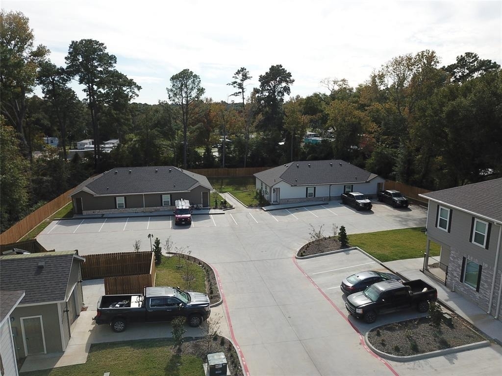 615 Hayman Street - Photo 2