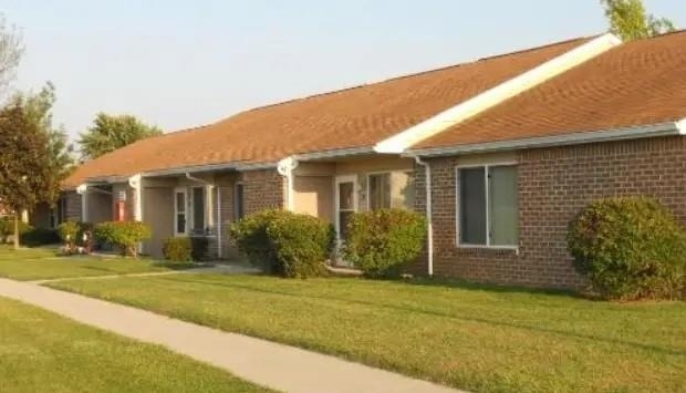 980 Meadow Ln - Photo 2