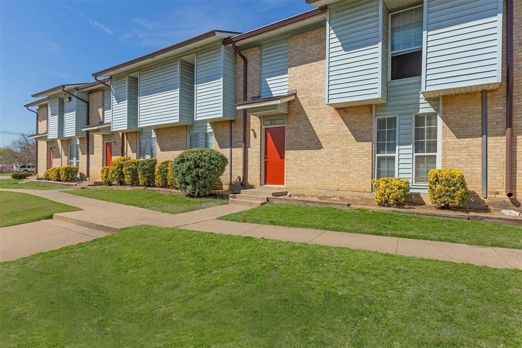 2100 Southcrest Dr - Photo 1